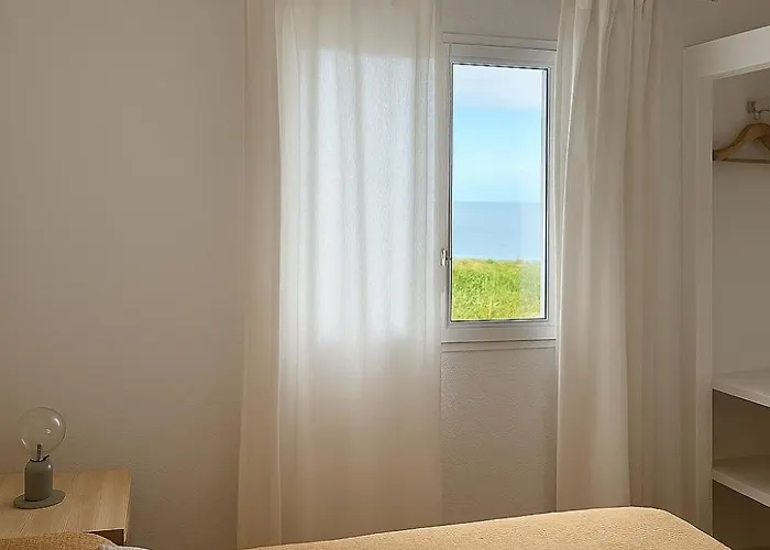 Calma Ii Your Oceanfront Retreat דירה *